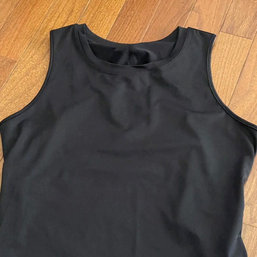 New Halara Black Sports Top Keyhole Opening in Back Size XS